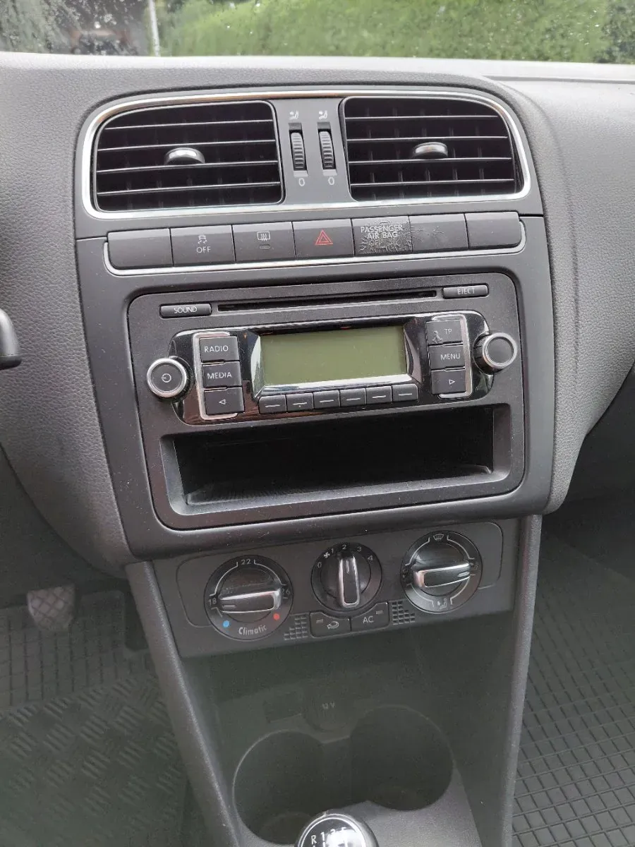 Volkswagen Polo 2010 photo 3