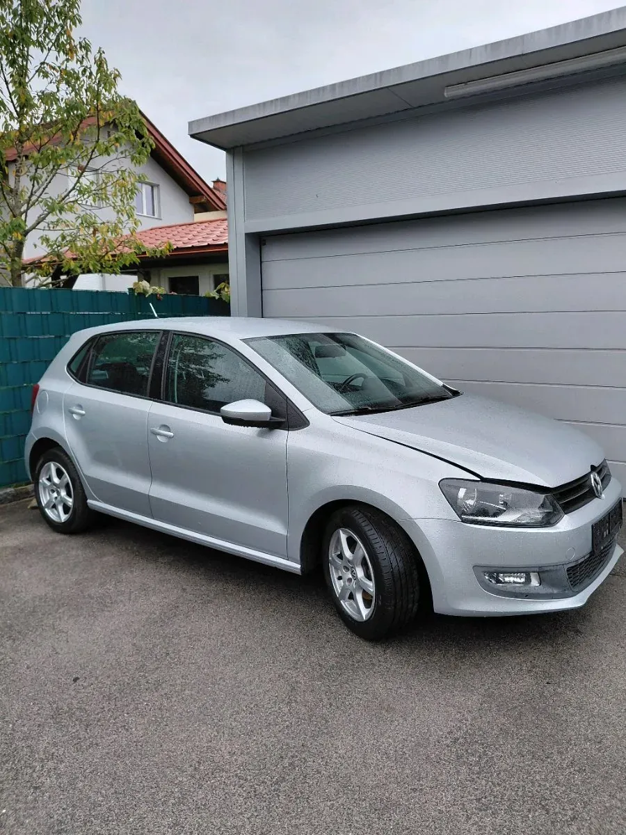 Volkswagen Polo 2010 photo 2