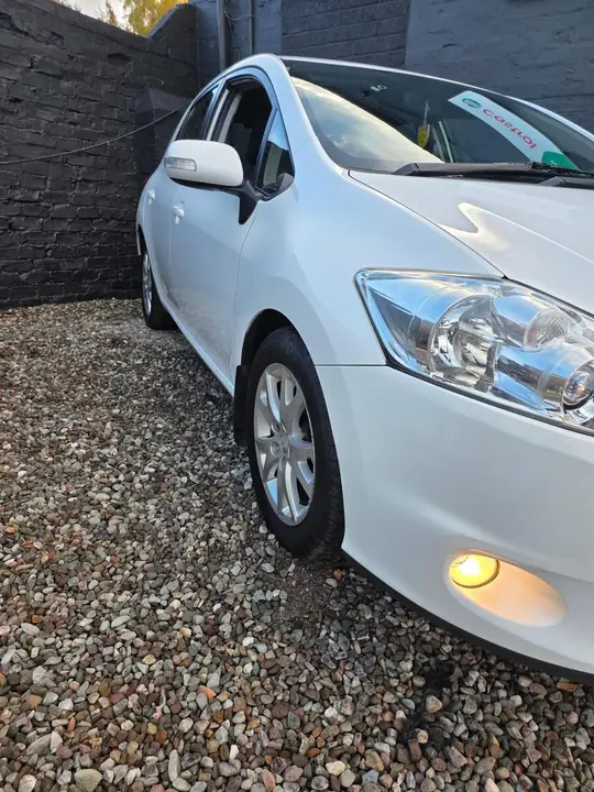Toyota Auris 2011 photo 4