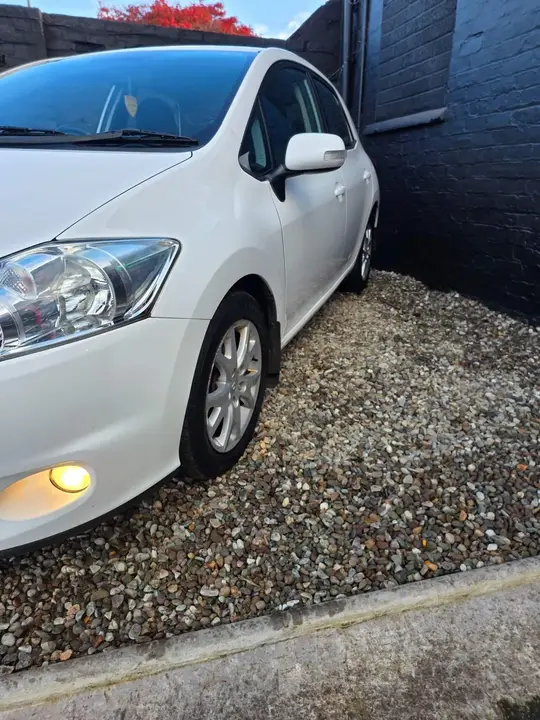 Toyota Auris 2011 photo 3