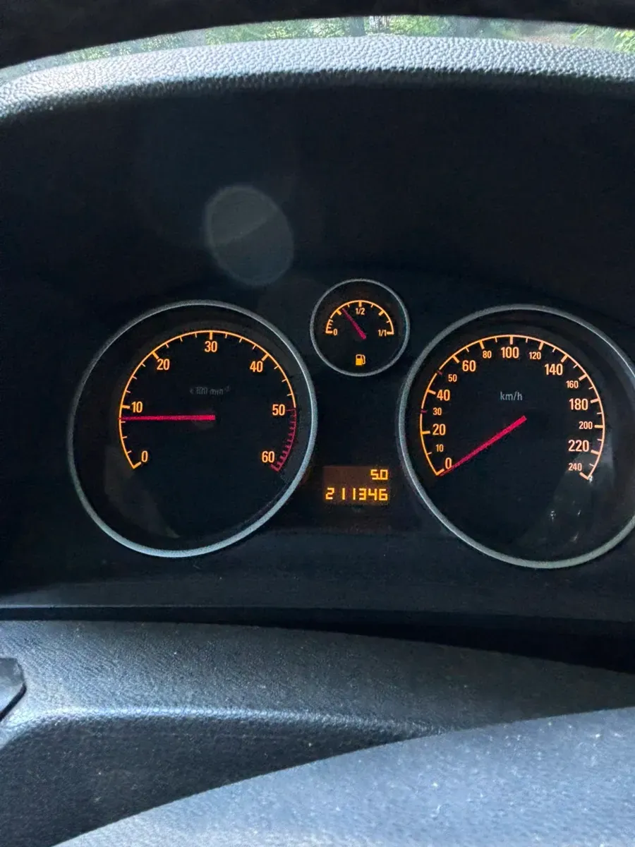 Opel Zafira 2010 photo 2