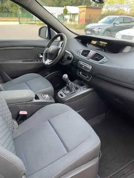 Renault Megane 2010 photo 4