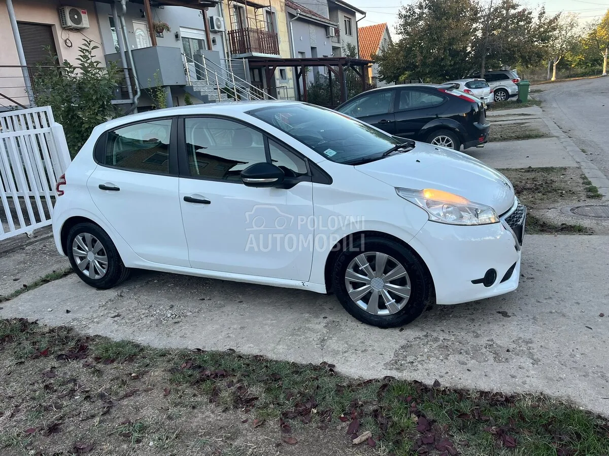 Peugeot 208 2013 photo 3