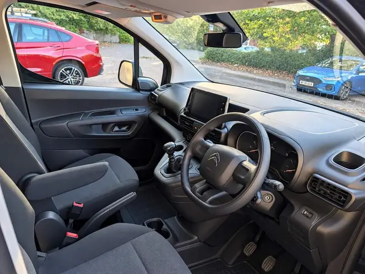 Citroen Berlingo 2024 photo 2