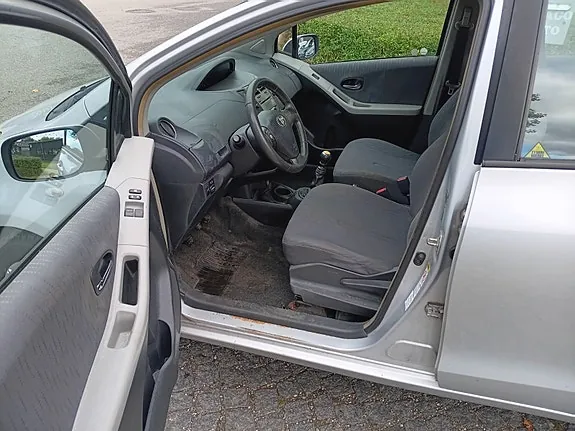 Toyota Yaris 2009 photo 3