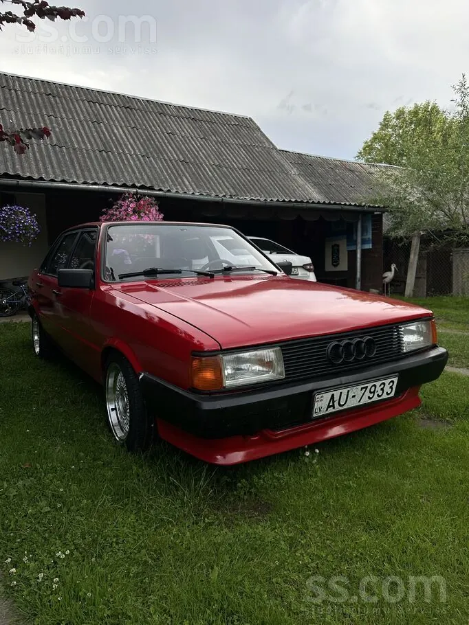 Audi 80 1985 photo 2