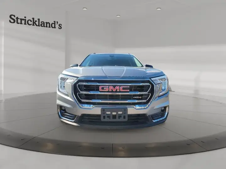 GMC Terrain 2024 photo 2