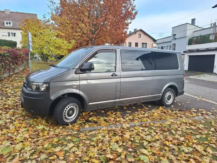 Volkswagen T5 2011 photo 2