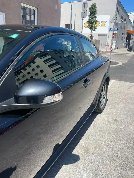 Volvo C30 2011 photo 2