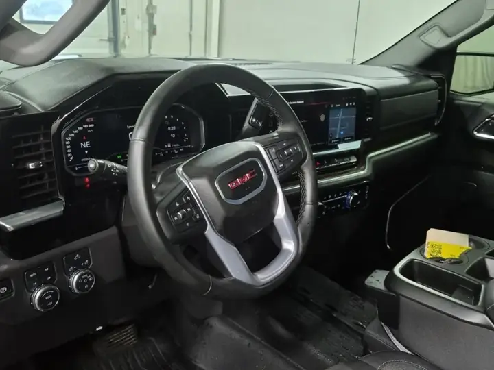 GMC Sierra 1500 2025 photo 2