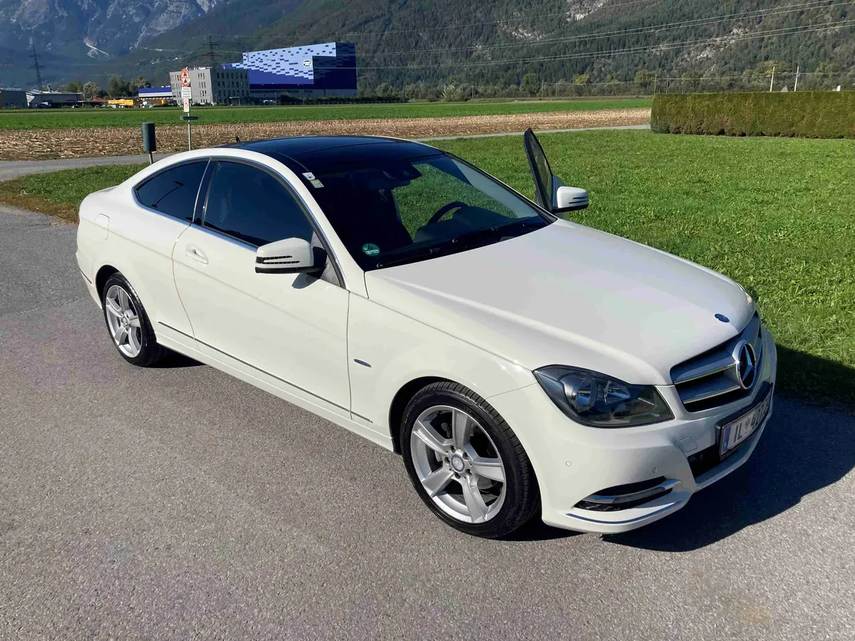 Mercedes-Benz C-Class 2011 photo 2
