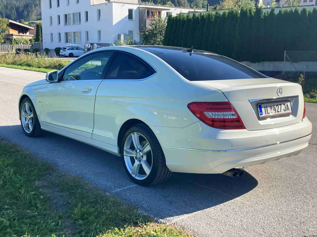 Mercedes-Benz C-Class 2011 photo 3