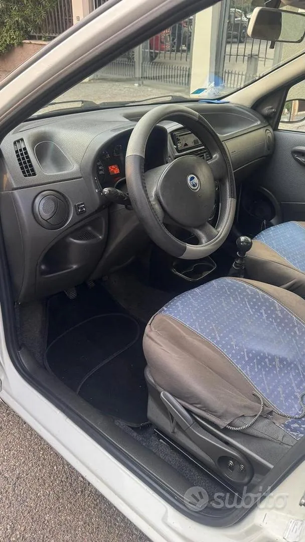 Fiat Punto 2004 photo 3