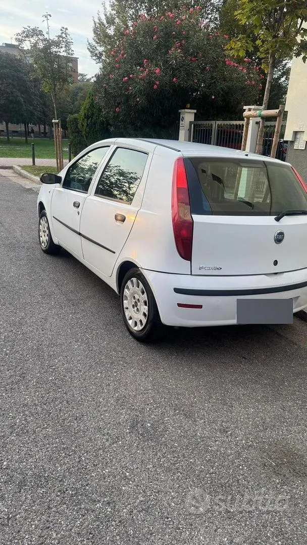 Fiat Punto 2004 photo 2