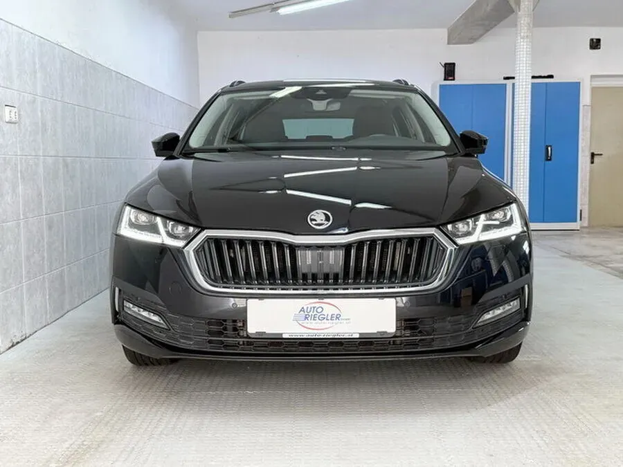 Skoda Octavia 2023 photo 2