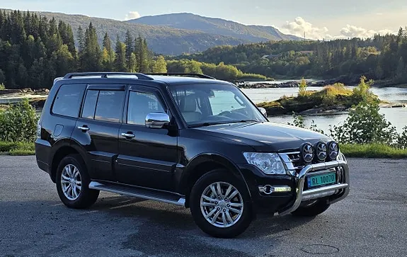 Mitsubishi Pajero 2016 photo 2