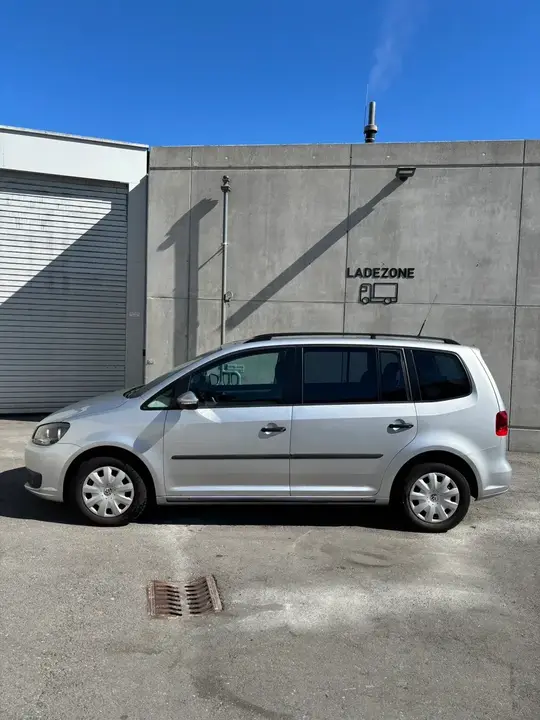 Volkswagen Touran 2013 photo 2