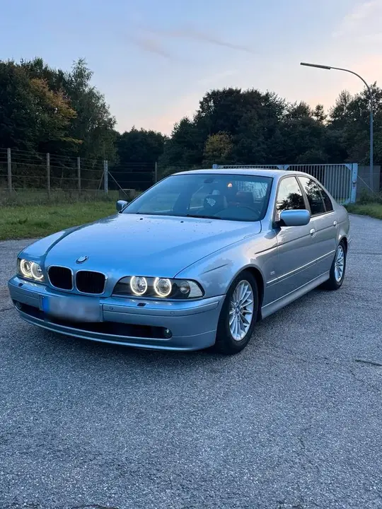 BMW 520I
