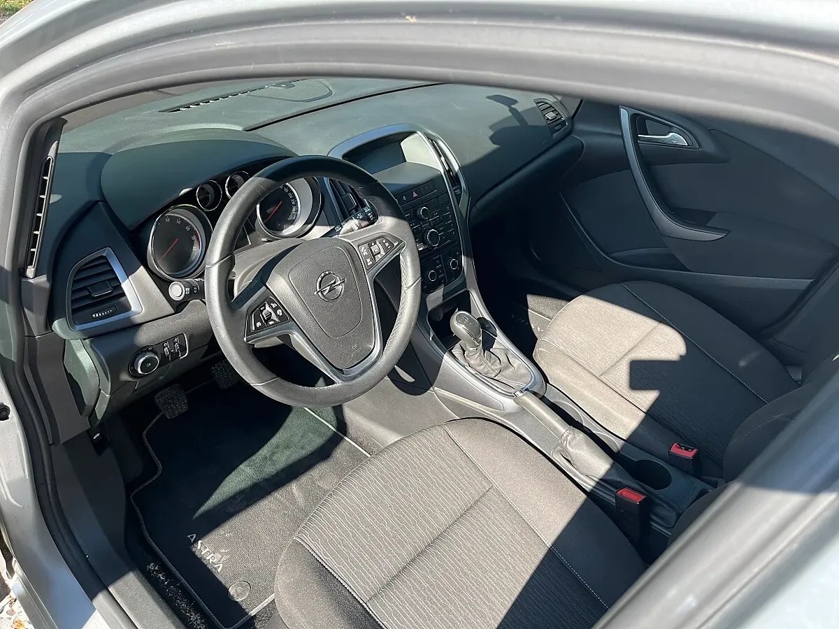 Opel Astra 2014 photo 3