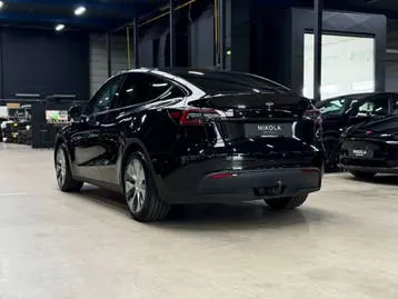 Tesla Model Y 2023 photo 2