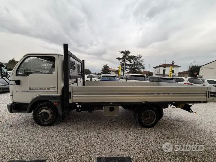 Nissan Cabstar 2003 photo 4