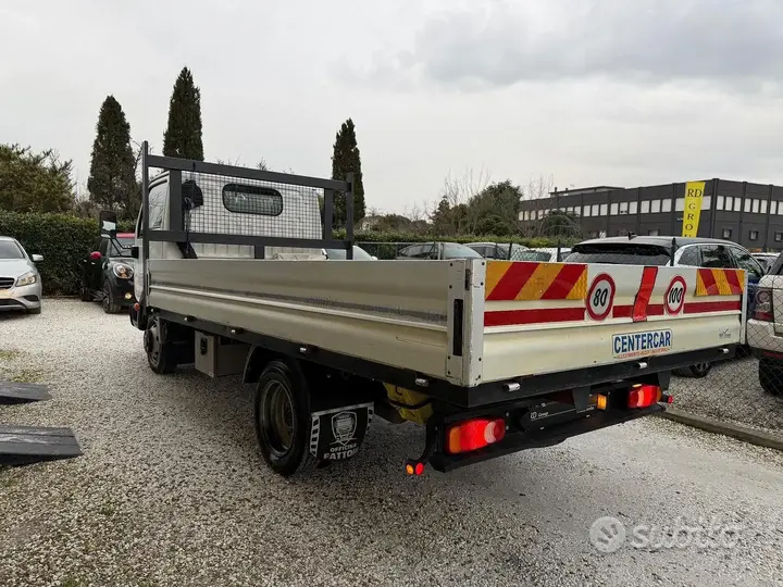 Nissan Cabstar 2003 photo 5