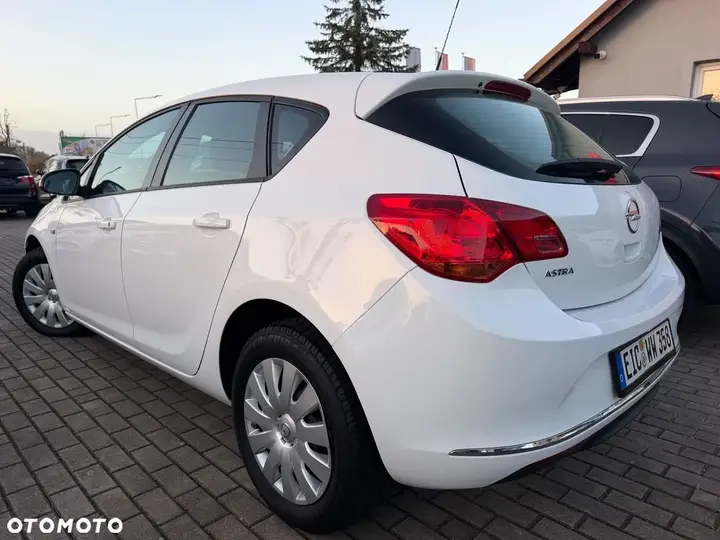 Opel Astra 2015 photo 2