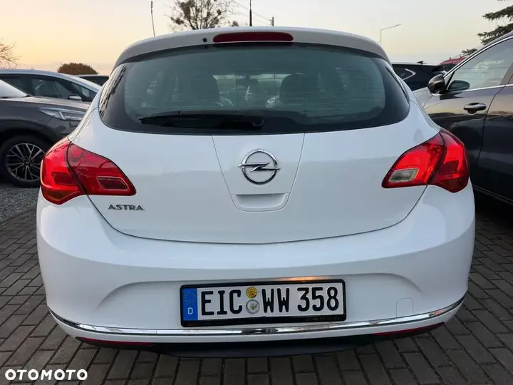 Opel Astra 2015 photo 4