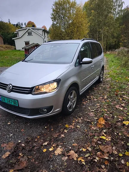 Volkswagen Touran 2014 photo 2