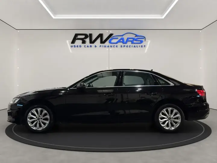 Audi A4 2022 photo 2