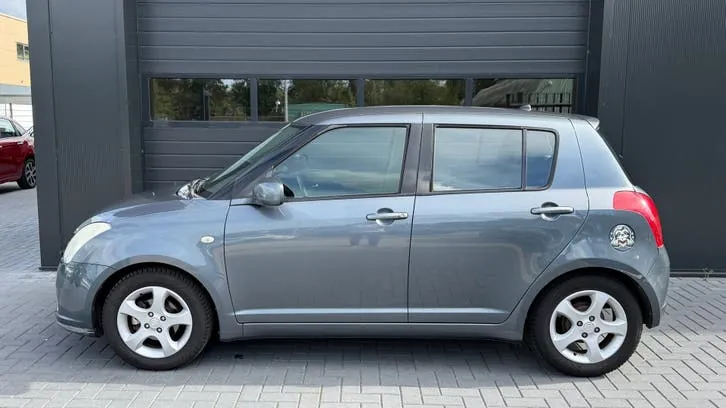 Suzuki Swift 2006 photo 3