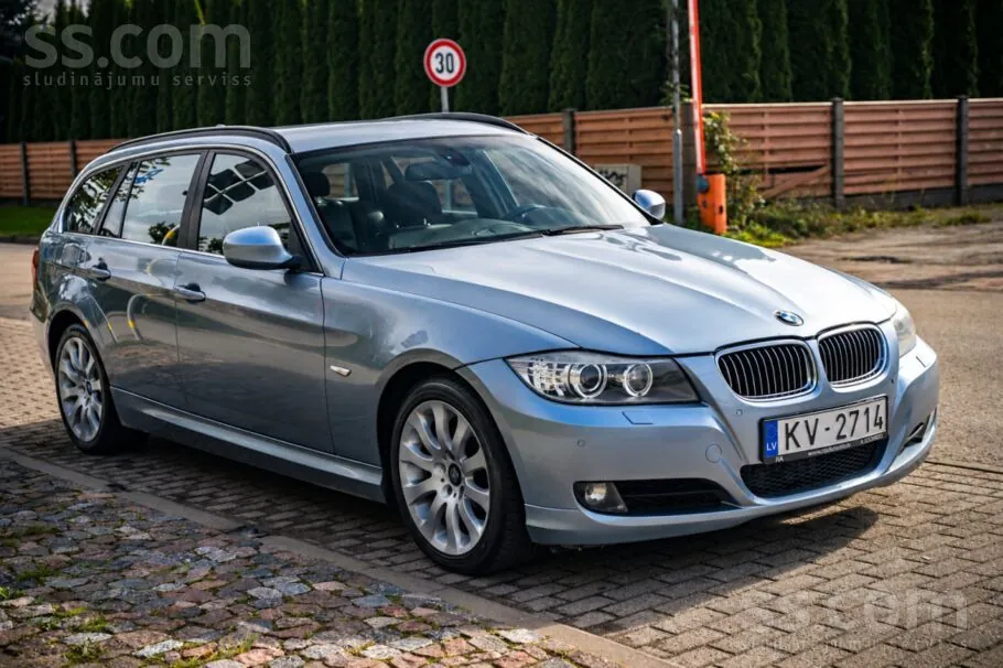 BMW 330 2010 photo 3