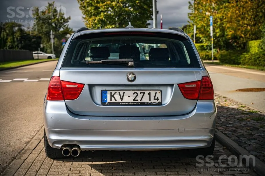 BMW 330 2010 photo 5