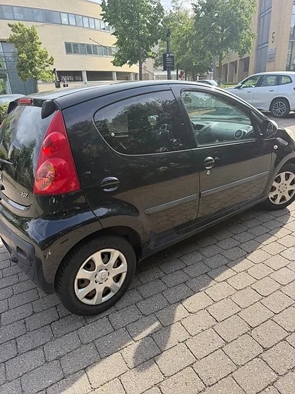 Peugeot 107 2011 photo 2