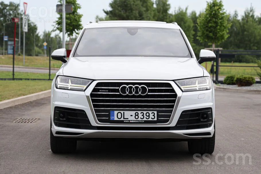 Audi Q7 2015 photo 2