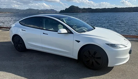 Tesla Model 3 2025 photo 2