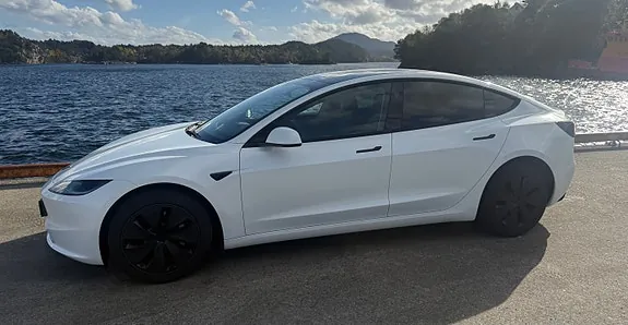 Tesla Model 3 2025 photo 4