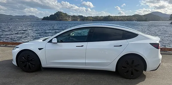 Tesla Model 3 2025 photo 3