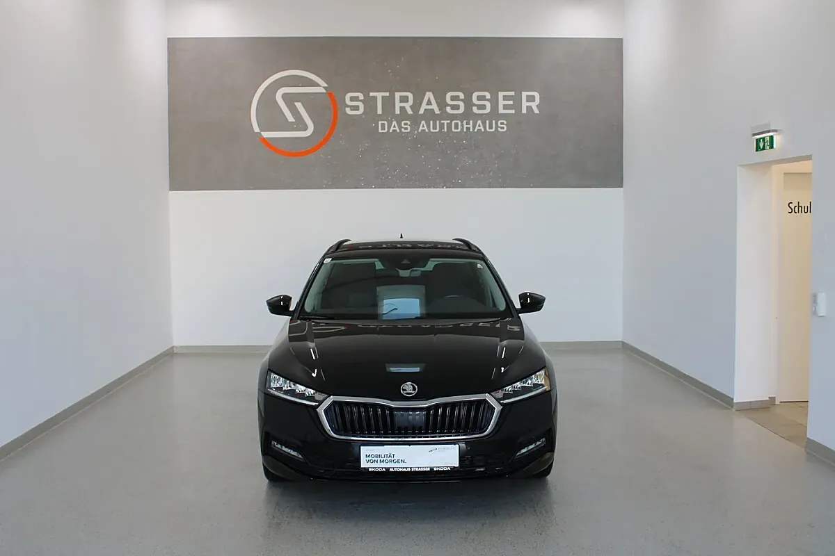 Skoda Octavia 2023 photo 2