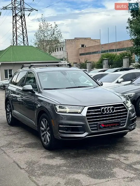 Audi Q7 2017 photo 2