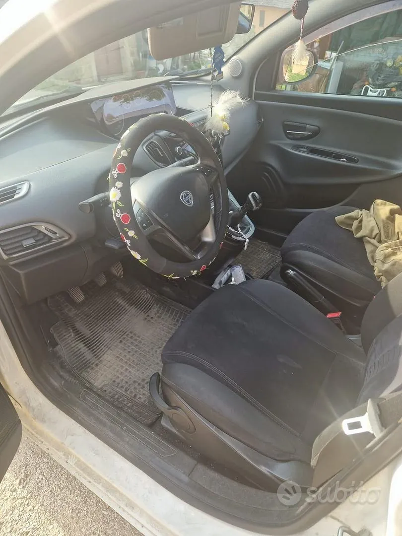 Lancia Ypsilon 2012 photo 5