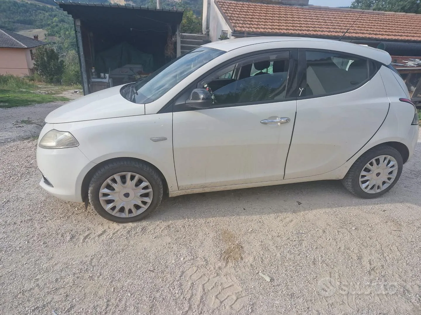 Lancia Ypsilon 2012 photo 2