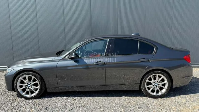 BMW 330 2013 photo 2