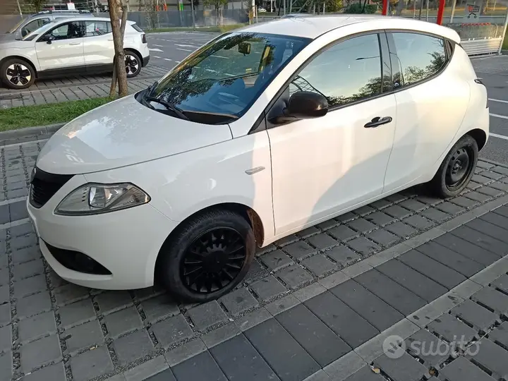 Lancia Ypsilon 2019 photo 2
