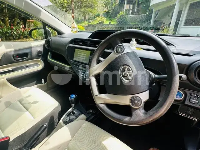 Toyota Aqua 2013 photo 4