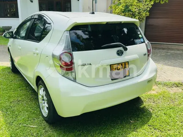 Toyota Aqua 2013 photo 2