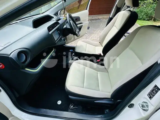 Toyota Aqua 2013 photo 3