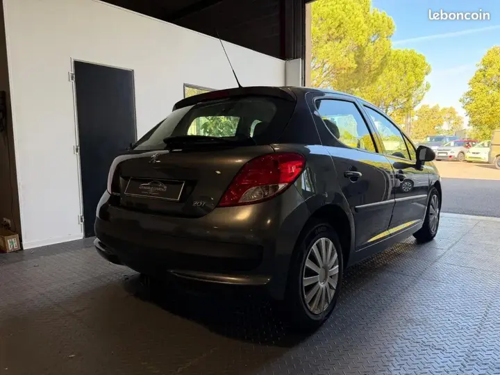 Peugeot 207 2010 photo 5