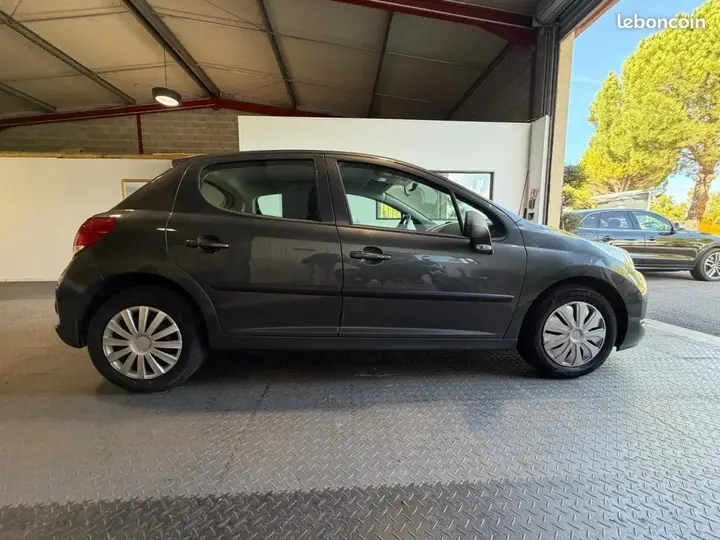 Peugeot 207 2010 photo 4