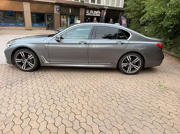 BMW 740E 2017 photo 2